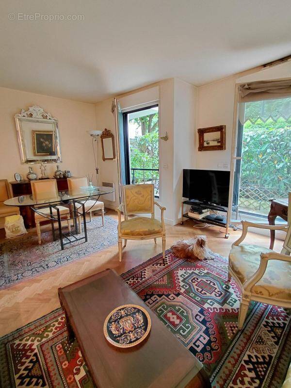 Appartement à COURBEVOIE