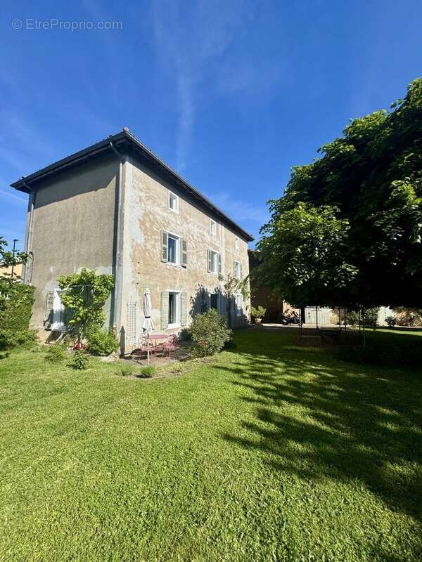 Maison à MONTANAY