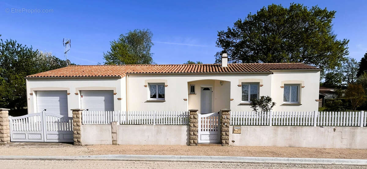 Maison à LE GIROUARD