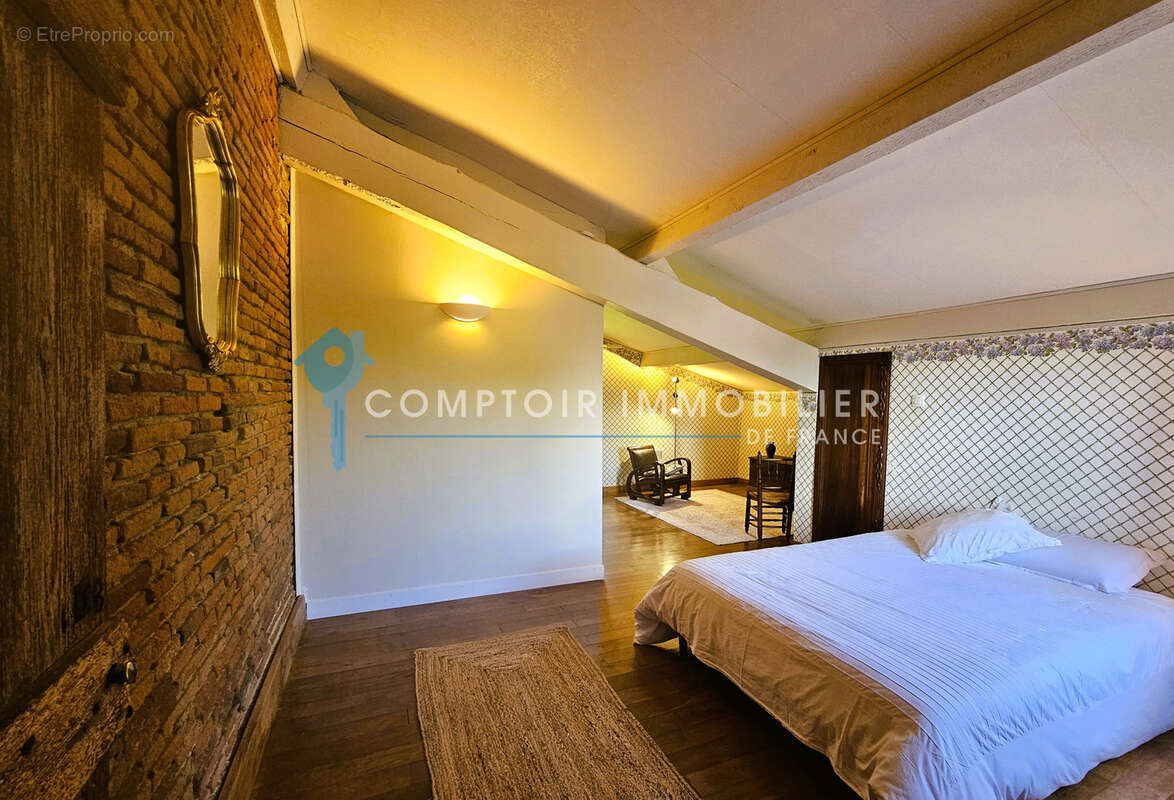 Propriété Historique du 14 ième Siècle - 16 pièces - 550 m2 sur un terrain de 8000 m2 - photo 8
