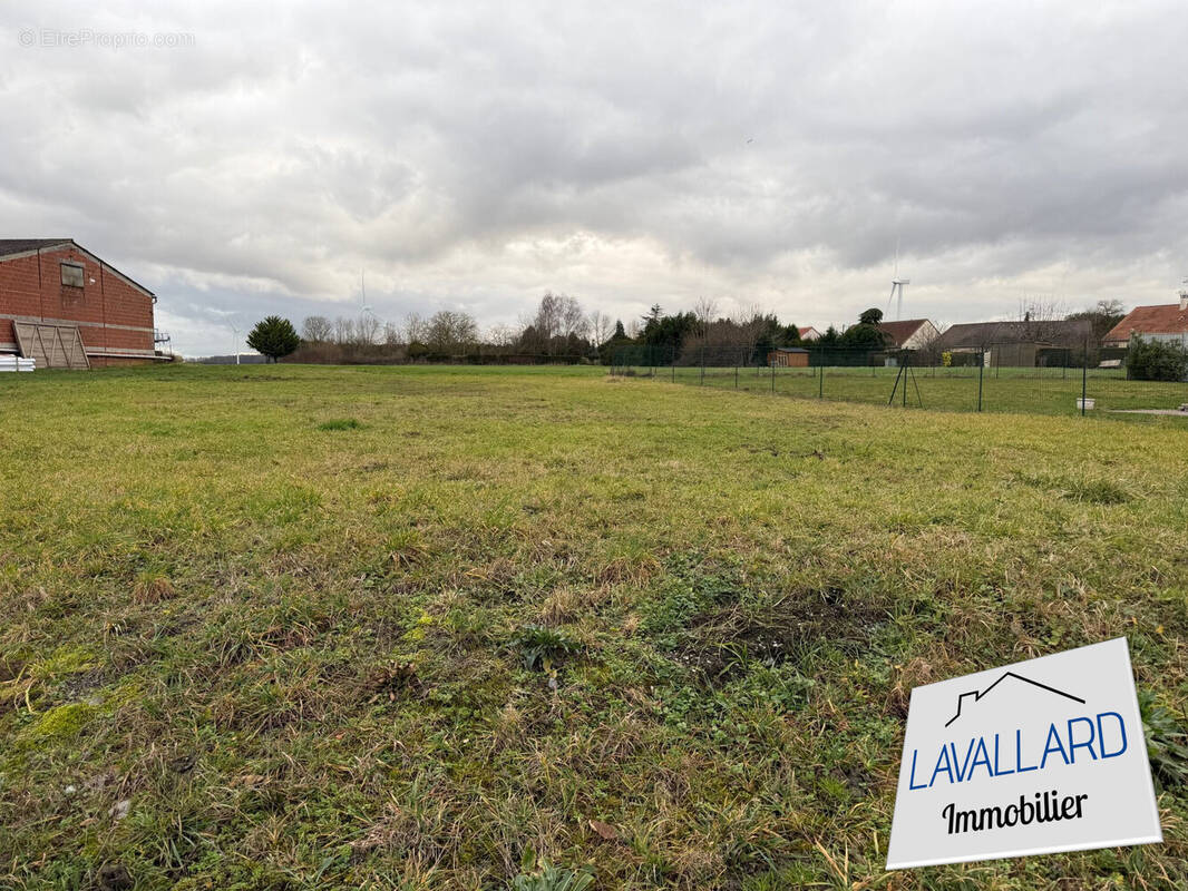 Terrain à VERMANDOVILLERS