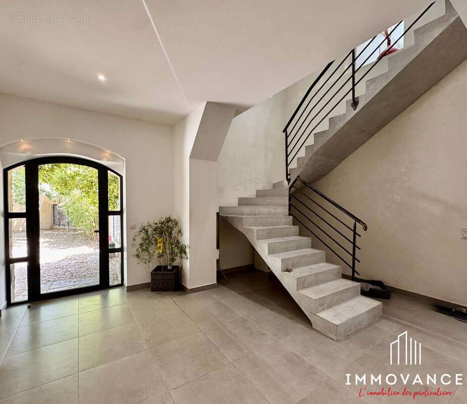 Maison 338 m² à Paulhan  - photo 3