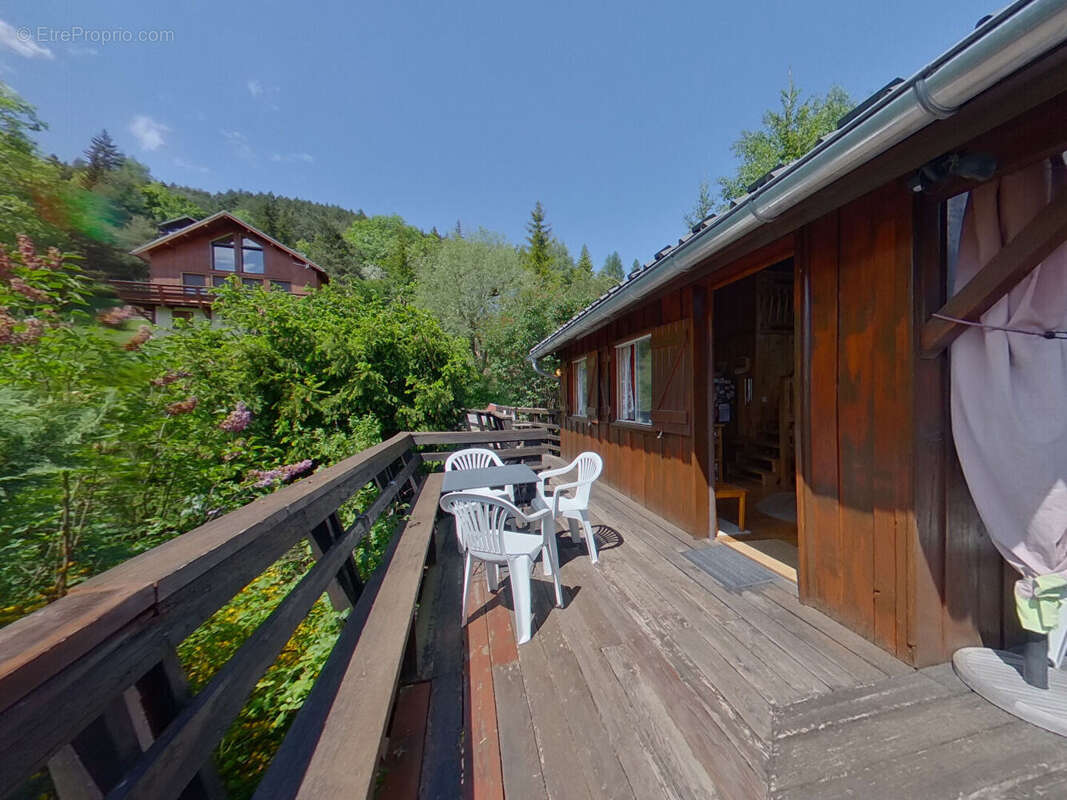 Maison à ENCHASTRAYES