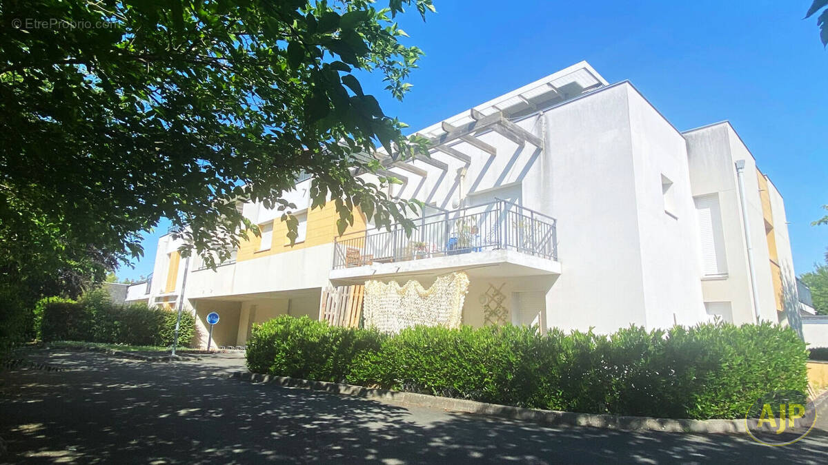 Appartement à AVRILLE