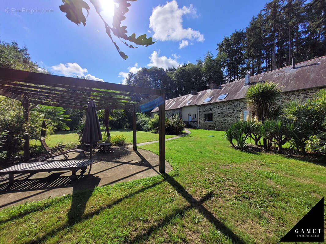 Maison à SAINT-BRICE-EN-COGLES