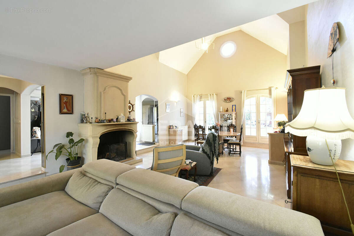 Maison à NEAUPHLE-LE-CHATEAU