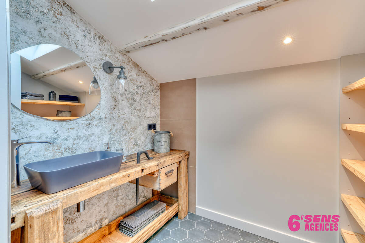 Maison à SAINT-BONNET-DE-MURE