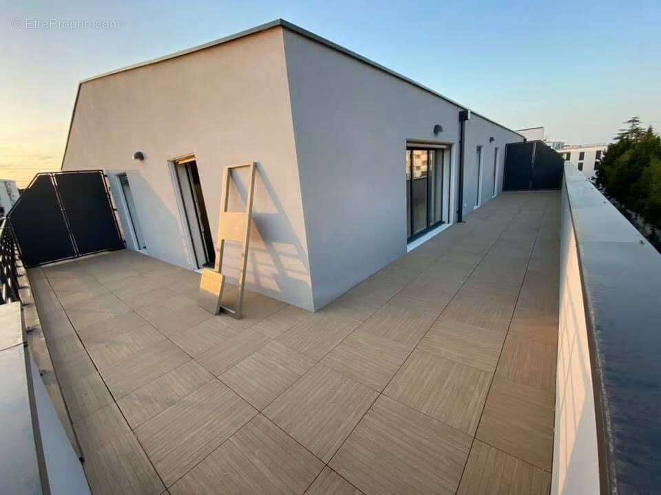 A vendre dernier étage avec climatisation et 50 m2 de terrasse - photo 17