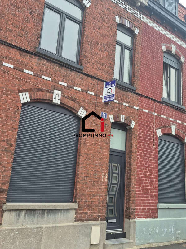 Maison 98 m² à Roubaix  - photo 2
