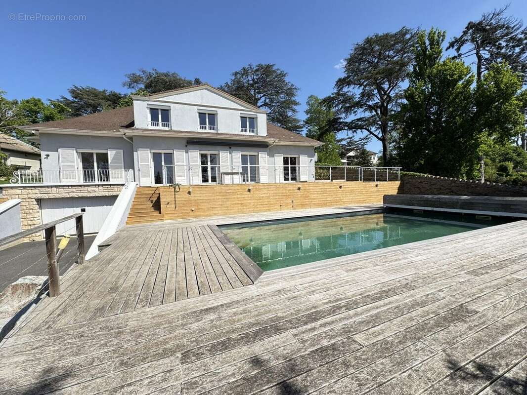 Maison à SAINT-PRIEST-EN-JAREZ
