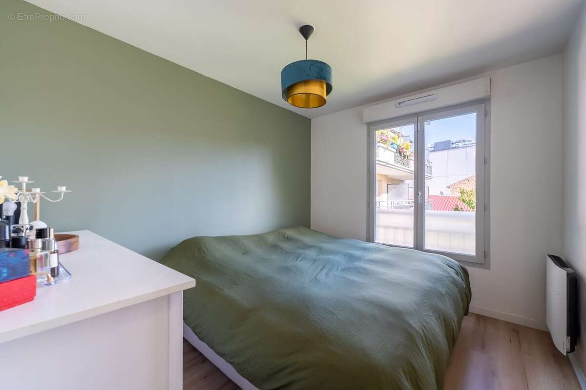 Appartement à LES PAVILLONS-SOUS-BOIS