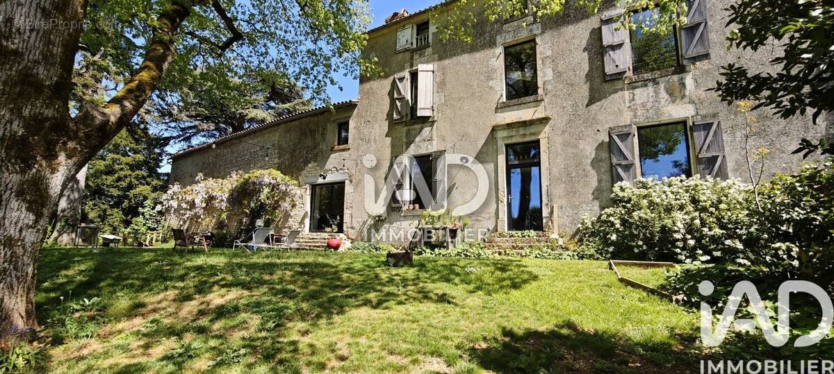 Photo 1 - Maison à FONTENAY-LE-COMTE