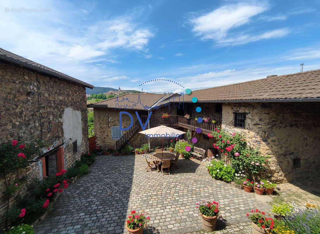 Maison à SAINT-JUST-D'AVRAY