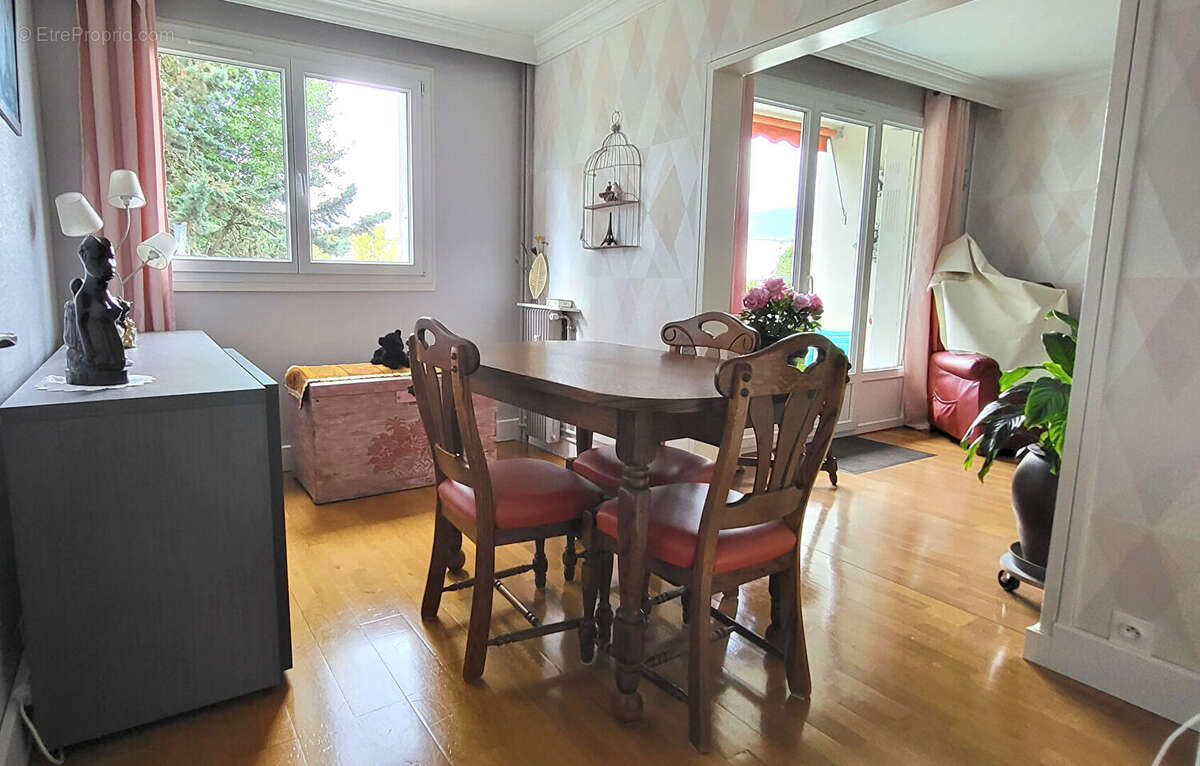 Appartement à LES CLAYES-SOUS-BOIS