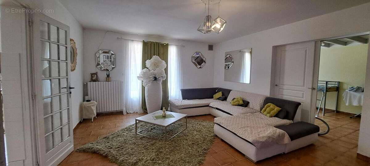 Maison à AMBARES-ET-LAGRAVE