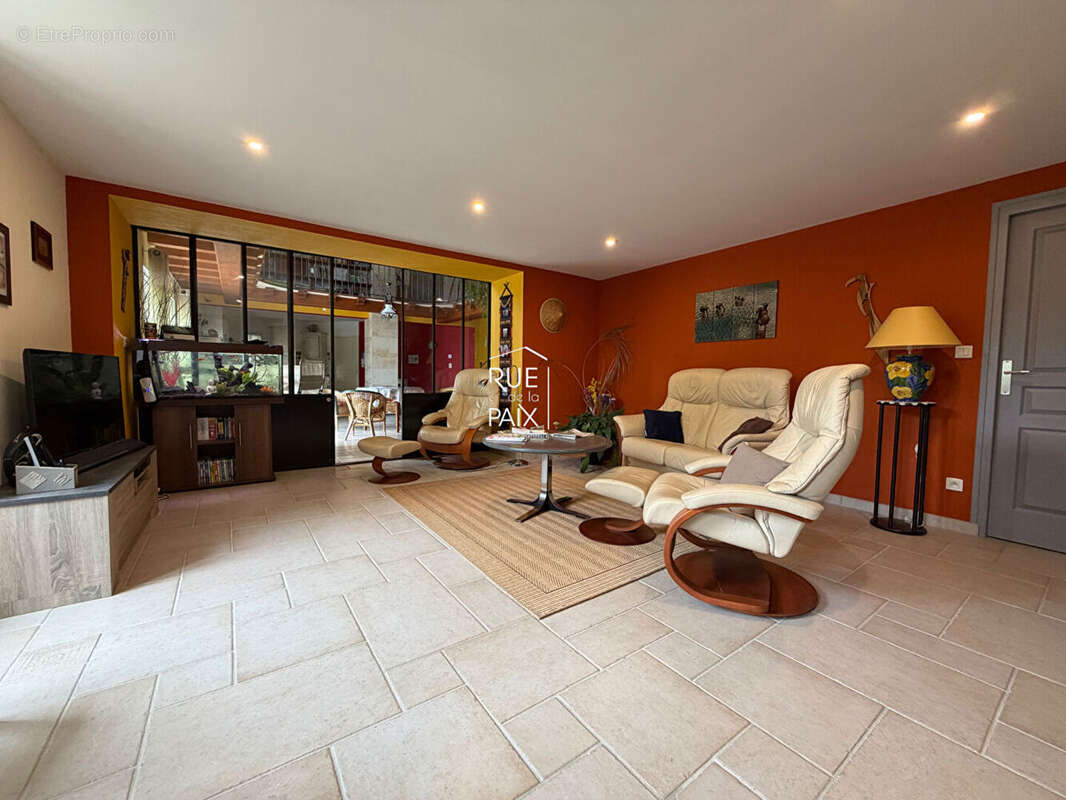 Maison à AZAY-LE-BRULE