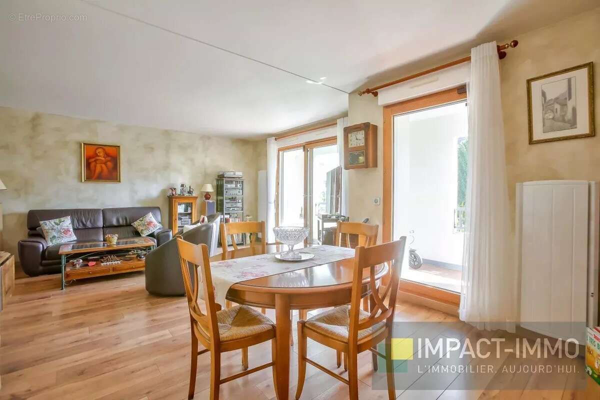 Appartement à LA GARENNE-COLOMBES