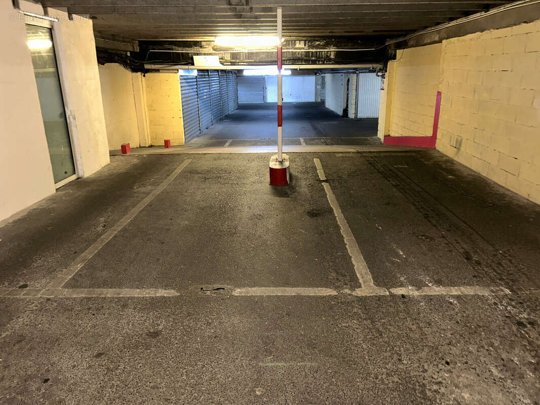 Parking à FONTENAY-SOUS-BOIS