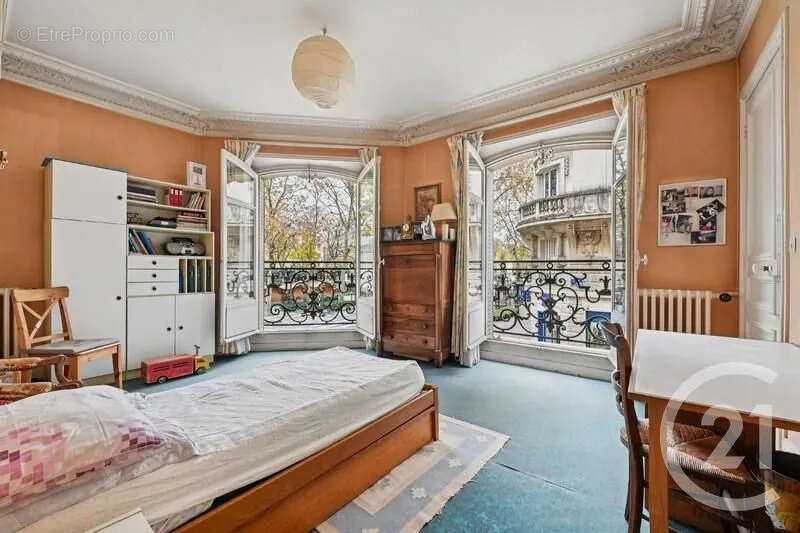 Appartement à NEUILLY-SUR-SEINE