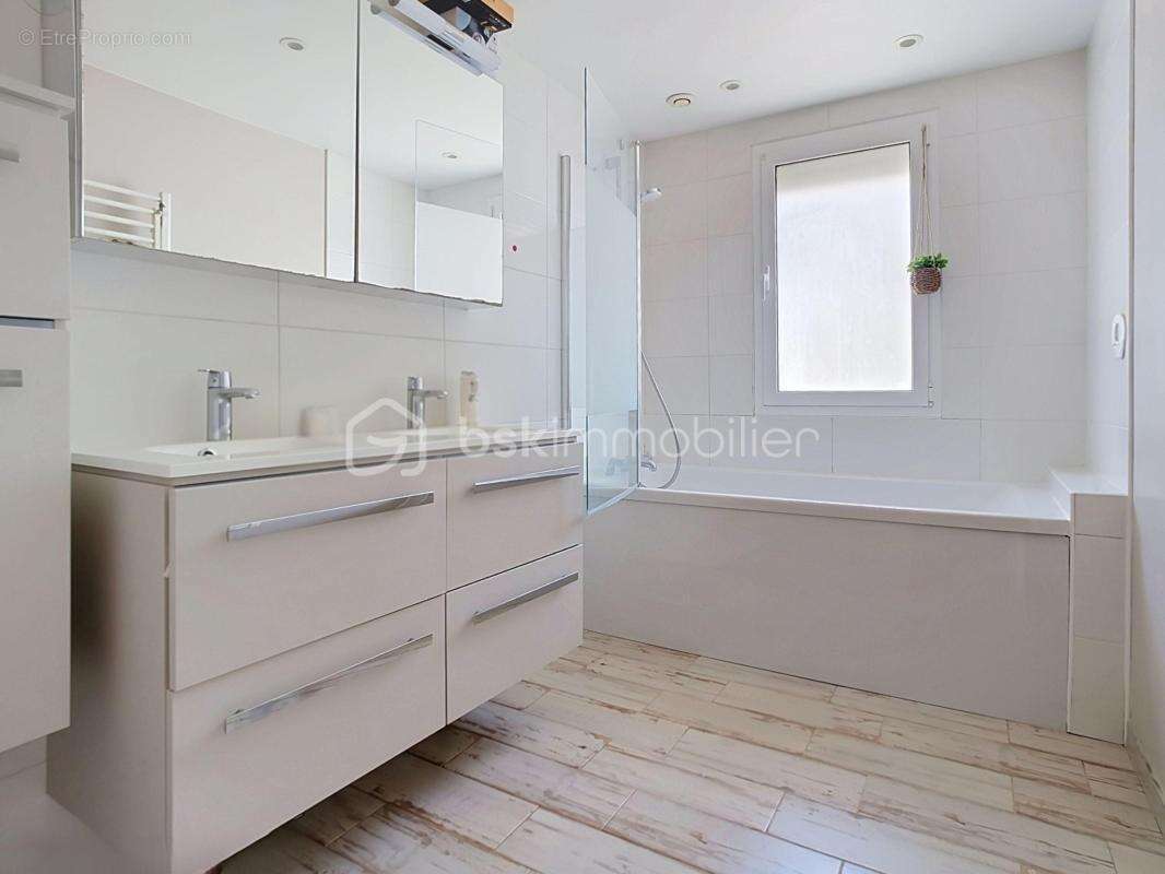 Plain pied sans aucun travaux a prévoir avec double garage et atelier - photo 6