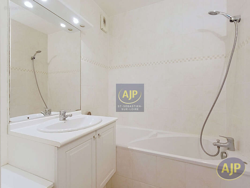 Appartement à SAINT-SEBASTIEN-SUR-LOIRE