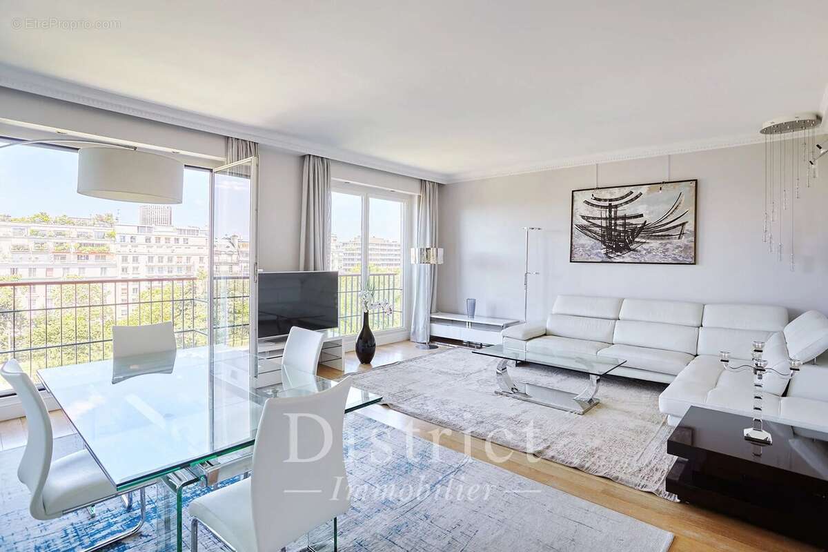 Appartement à PARIS-16E
