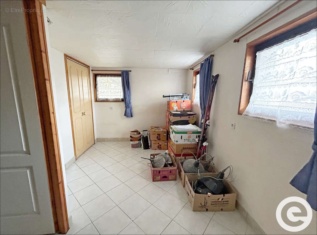 Maison divisée en 2 appartements T3   156m2 -  Saint-Clément - photo 6