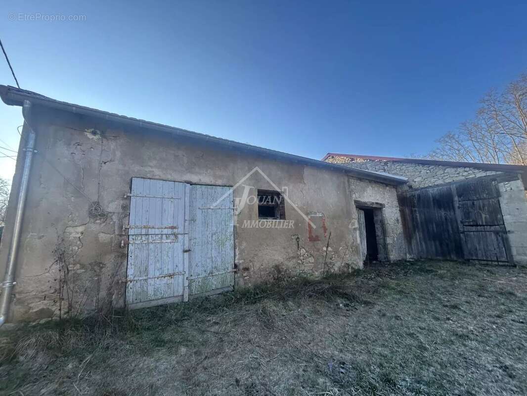 Commerce à BELLENAVES