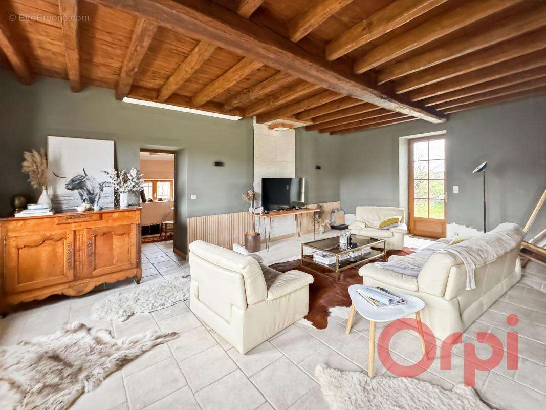 Maison à DUN-SUR-AURON