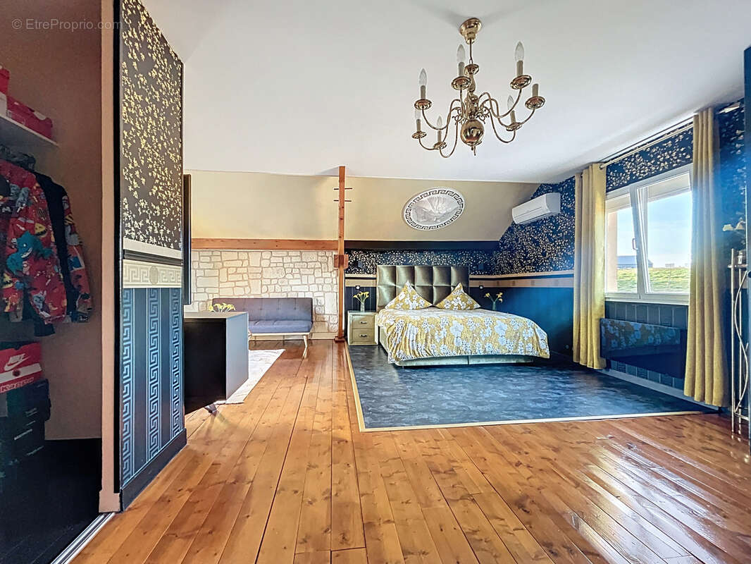 Maison à SAINT-PANTALEON-DE-LARCHE