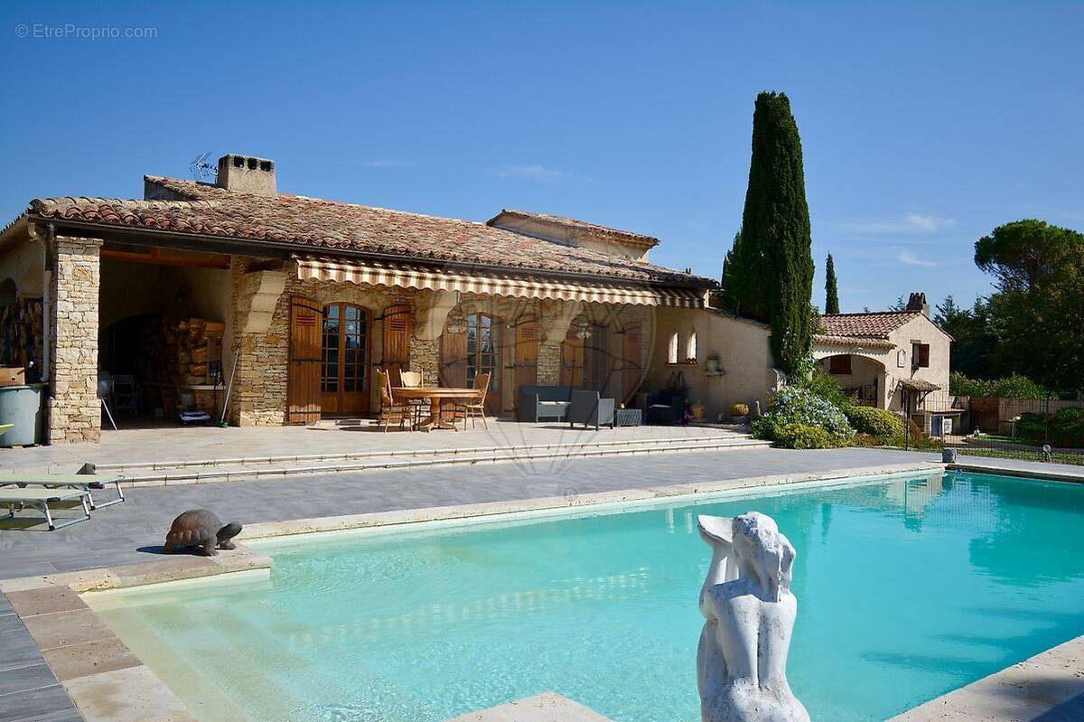 Maison à LE MUY