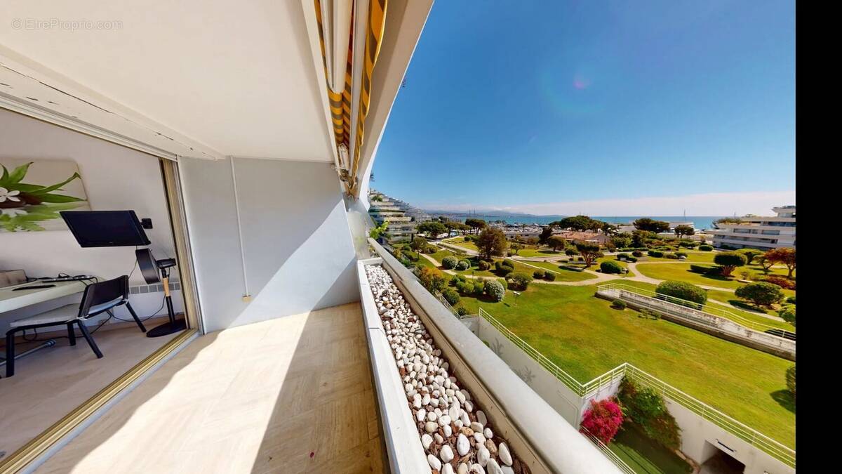 Appartement à VILLENEUVE-LOUBET
