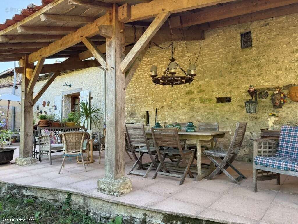 Maison à CHAMPAGNE-MOUTON
