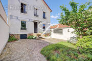 Maison à LE MESNIL-LE-ROI