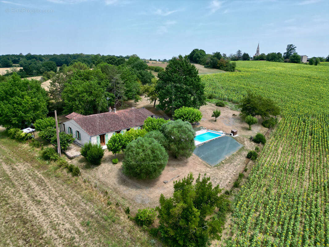 Propriété en pierre offrant une vue imprenable - photo 18