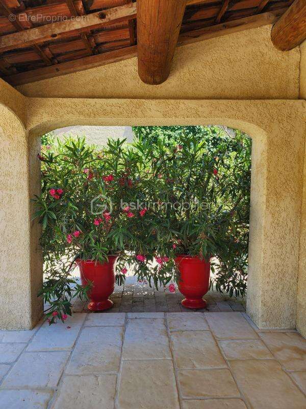 Villa 4 chambres avec piscine sur 2200m² env de terrain - photo 17