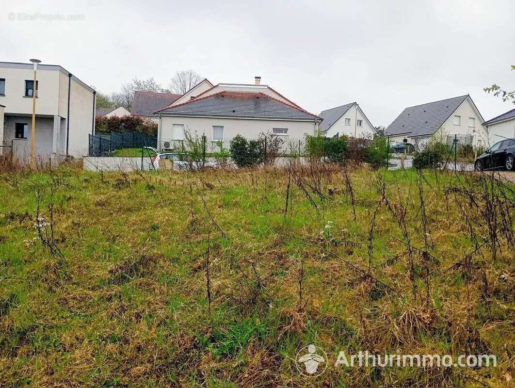 Terrain à POUILLEY-LES-VIGNES