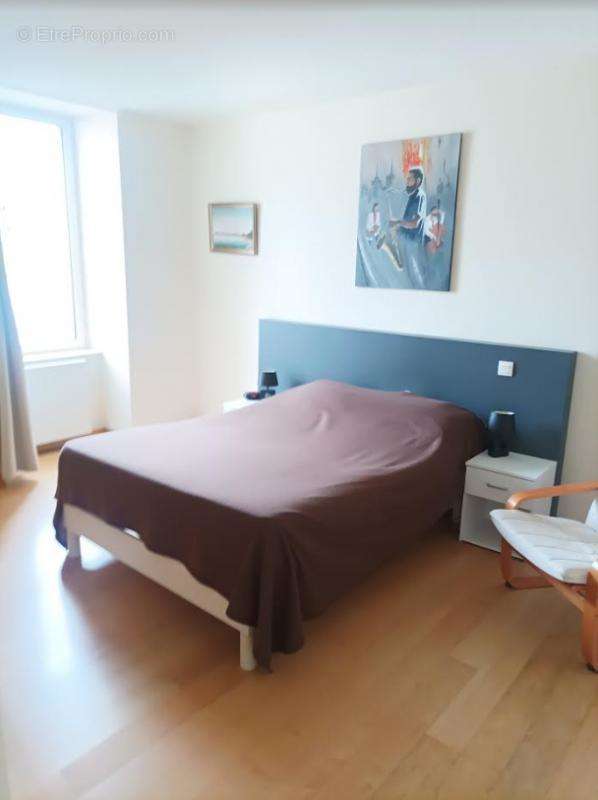 Maison à CHATEAUNEUF-DU-FAOU