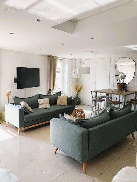 Appartement à NEUVILLE-SUR-SAONE