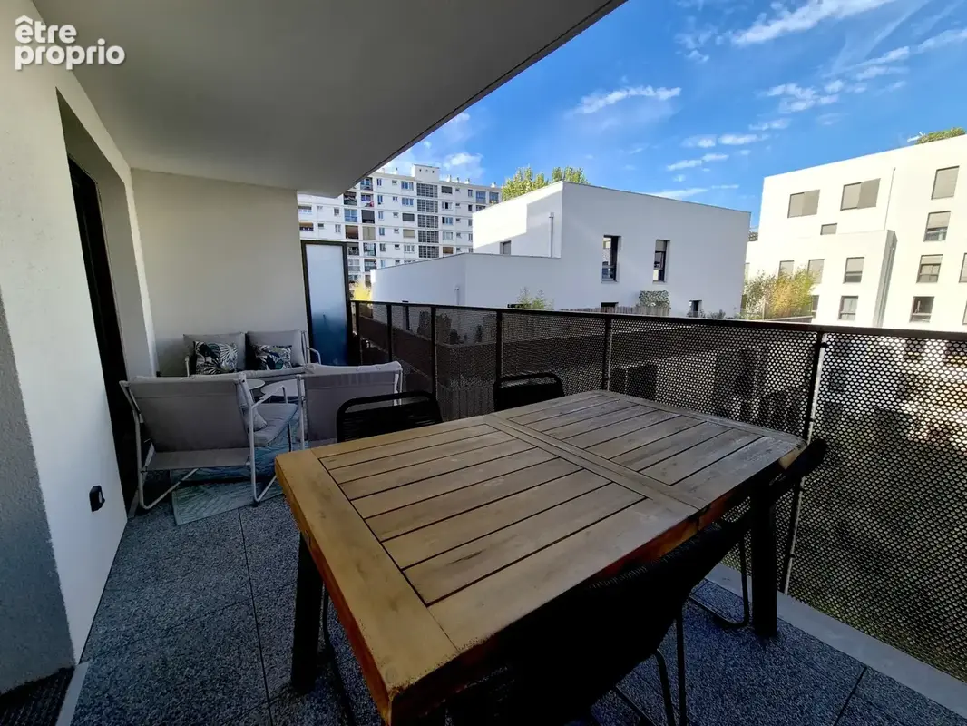 Aubervilliers — Rue André Karman  Superbe 4 pièces de 84 m² avec grand balcon, parking & potager sur le toit ! (93) - photo 4