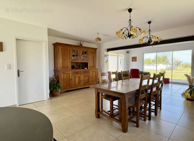 Maison à SAINT-LAURENT-DE-LA-PREE