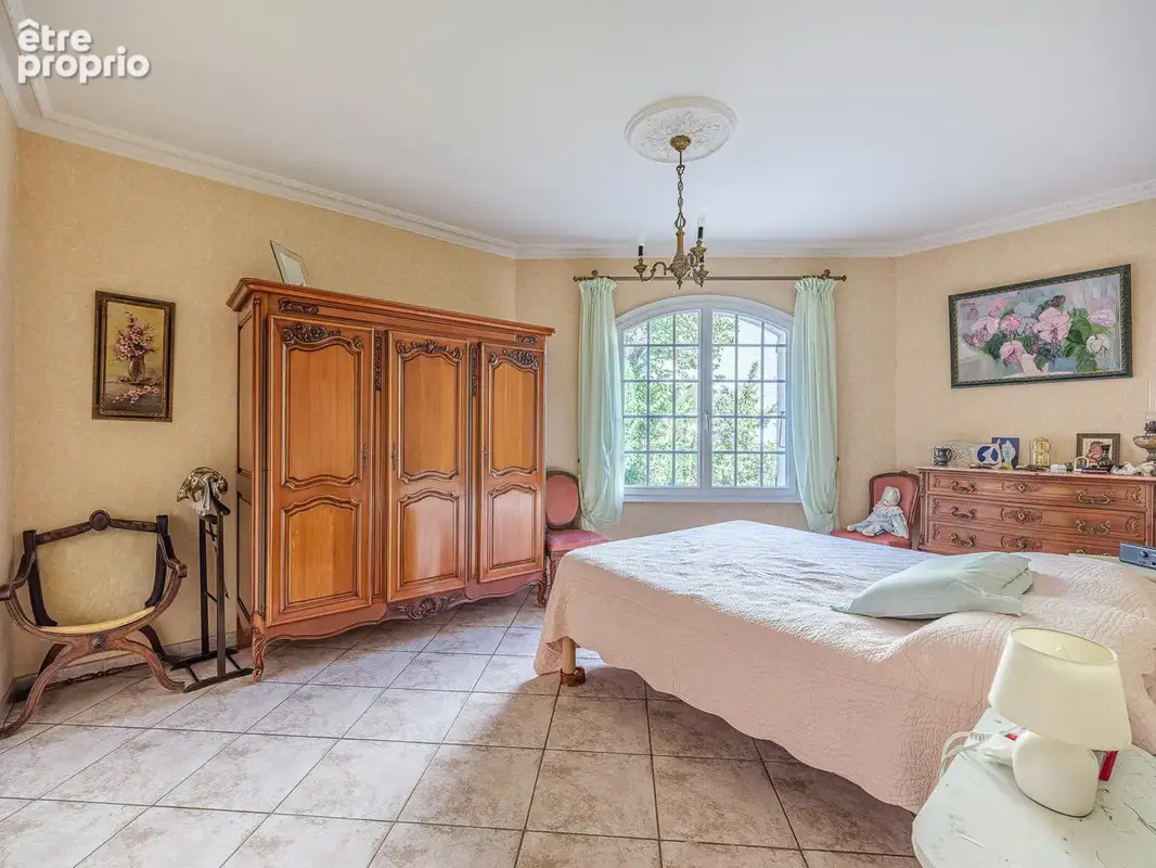 600m de l'eglise de Mazargues, MAISON 190m2 6 chambres, PISCINE et GARAGE, au CALME absolu - photo 9