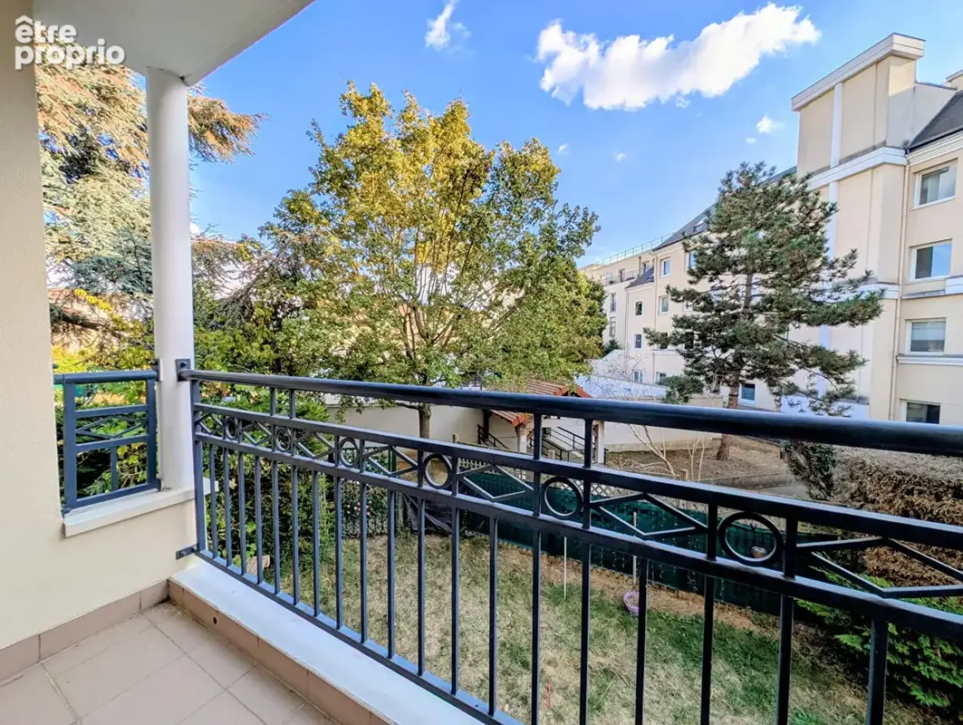MAISONS-LAFFITTE - Hyper-Centre - Appartement 3 pièces de 73 M² + balcons + cave et parking en sous-sol - photo 5