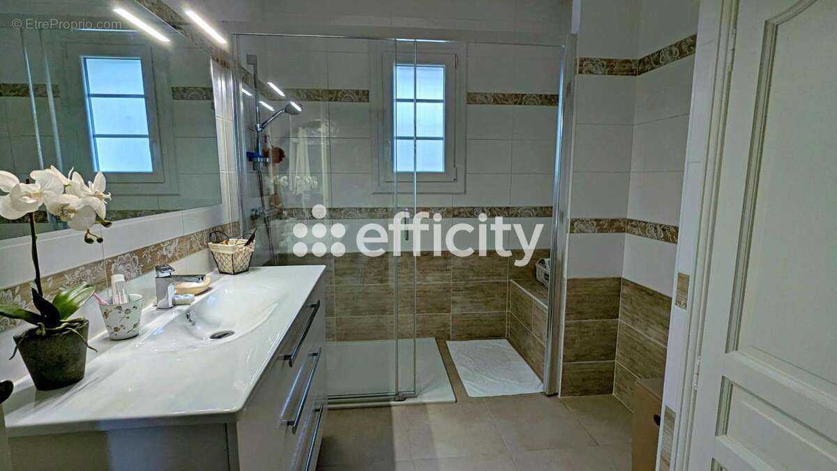 Maison à SAINT-YRIEIX-SUR-CHARENTE