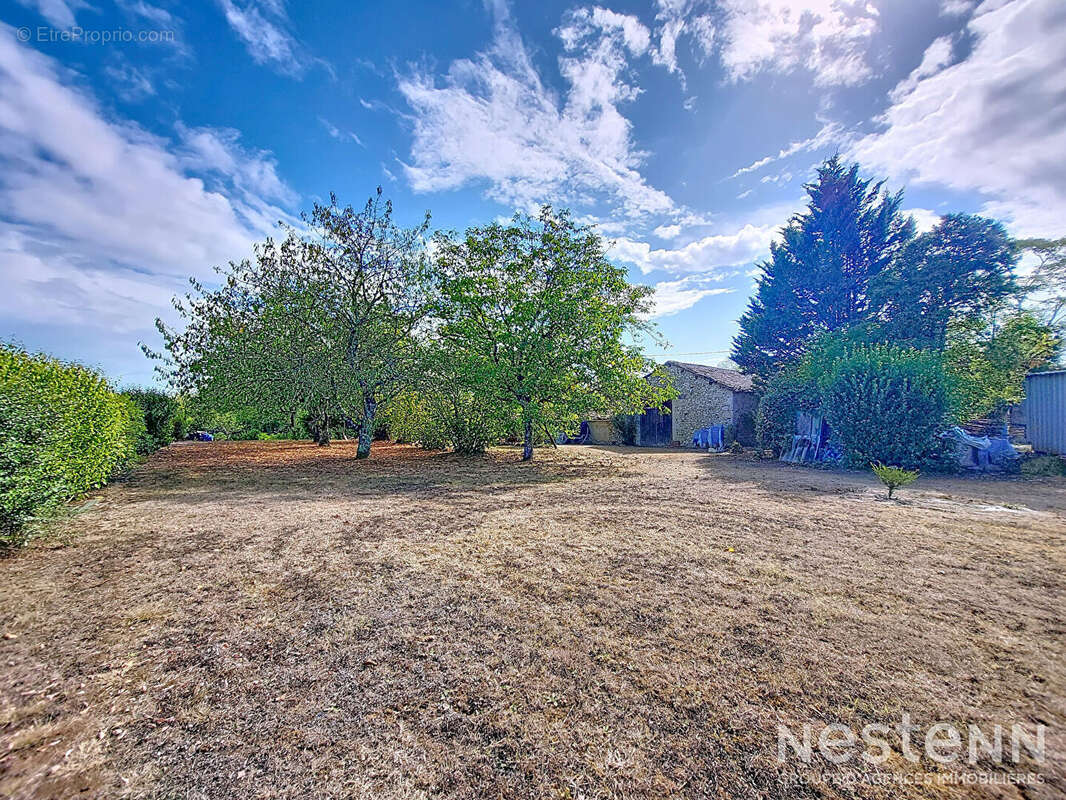 A Vendre Maison en pierre de 79 m² avec dépendances de 116 m² dans un hameau de Lagraulet-du-Gers - photo 12