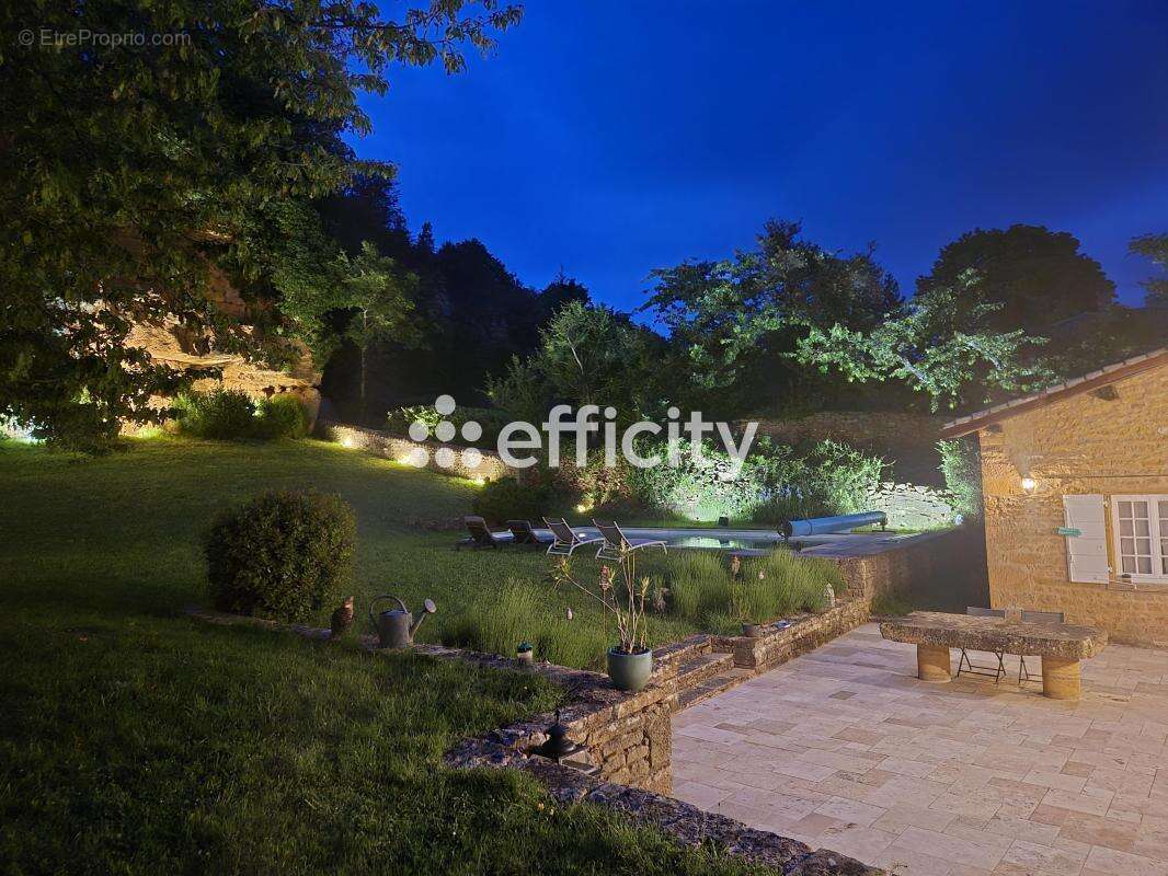 Maison 151 m² à Ville-Sur-Jarnioux  - photo 16