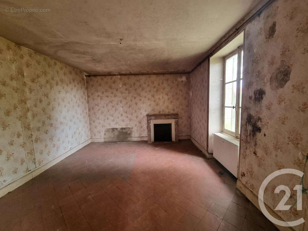 Maison à CORVOL-D'EMBERNARD