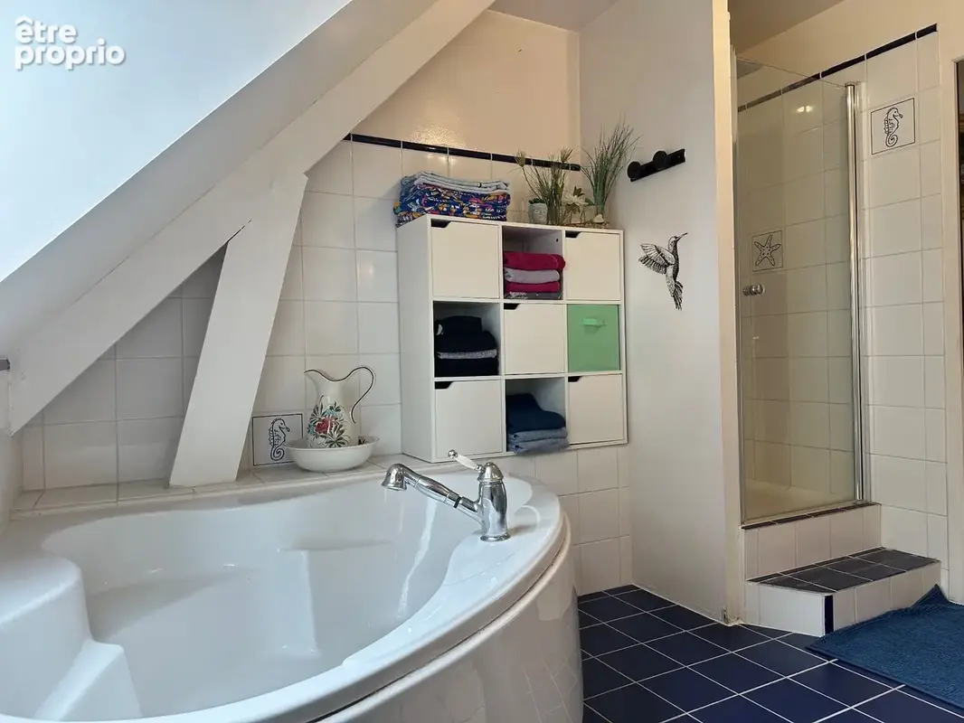 Magnifique maison familiale de 225 m², 6 chambres avec piscine et pinède à Guécélard – DPE B - photo 18