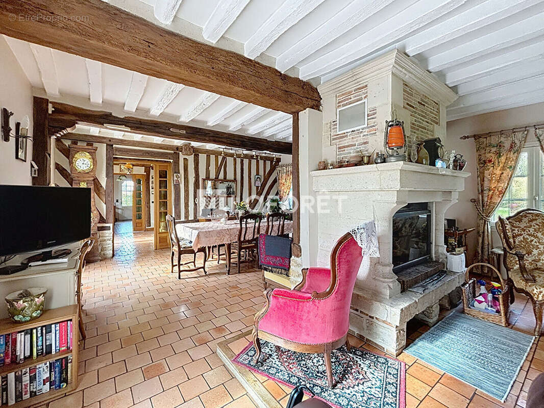 Maison à FAUGUERNON