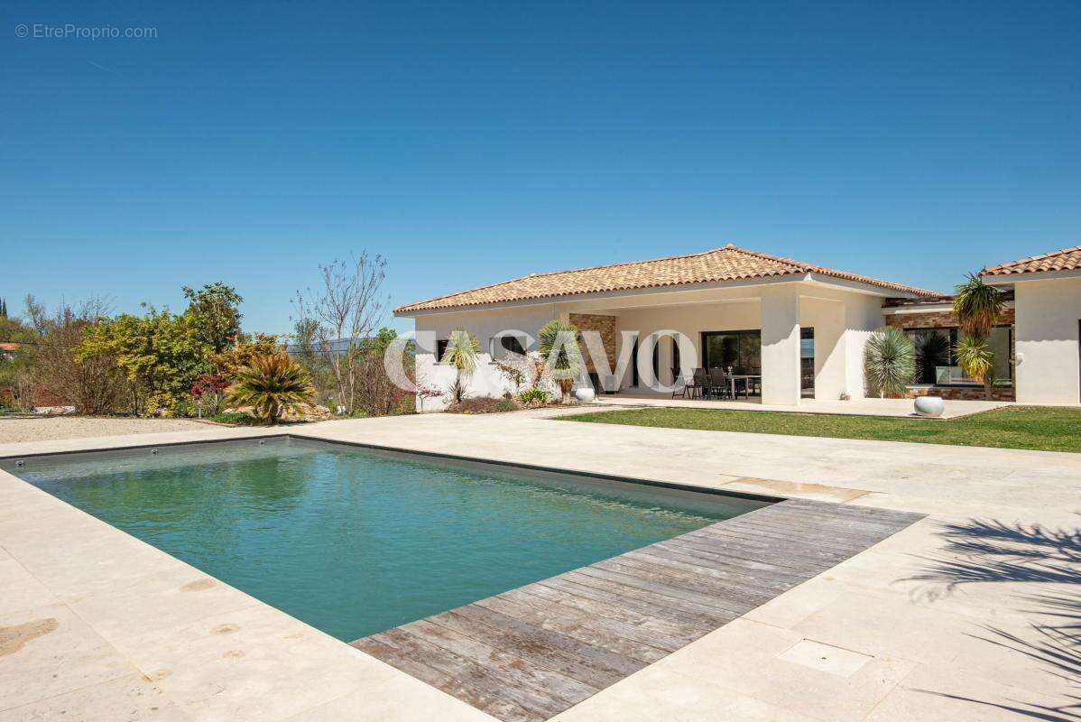 Maison à LE PUY-SAINTE-REPARADE